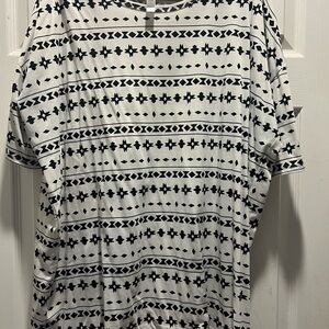 LuLaRoe Irma shirt tee Black and White Geometric Tee XL